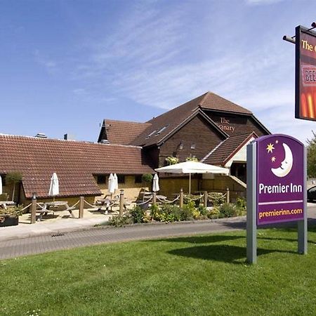 Premier Inn Peterborough - Ferry Meadows Extérieur photo