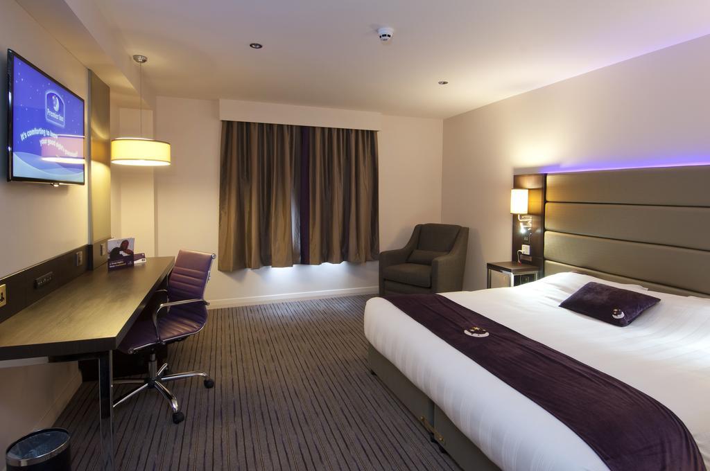 Premier Inn Peterborough - Ferry Meadows Extérieur photo