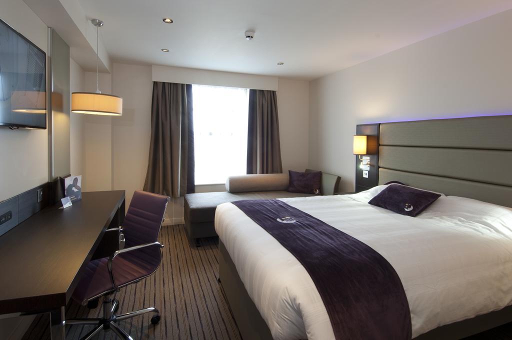 Premier Inn Peterborough - Ferry Meadows Extérieur photo
