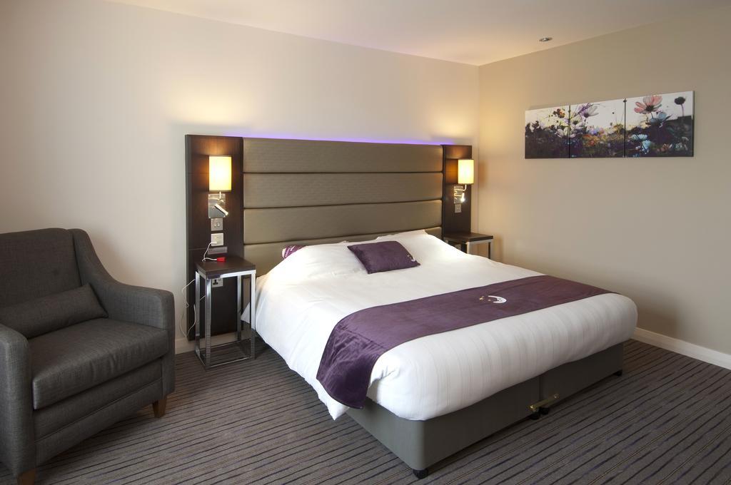 Premier Inn Peterborough - Ferry Meadows Extérieur photo