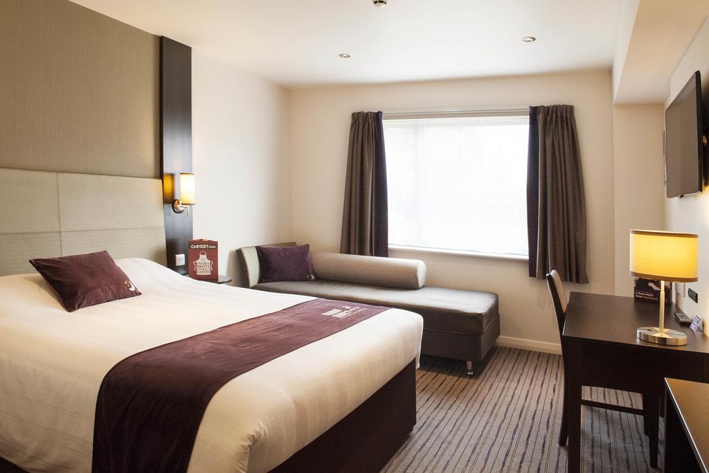Premier Inn Peterborough - Ferry Meadows Extérieur photo