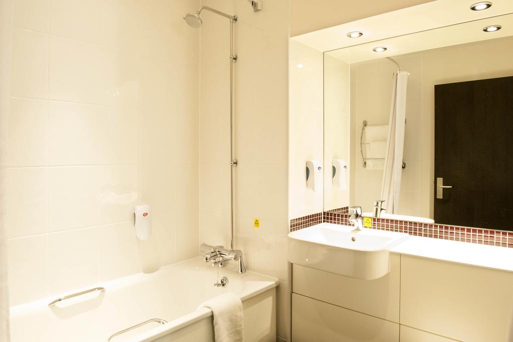Premier Inn Peterborough - Ferry Meadows Extérieur photo