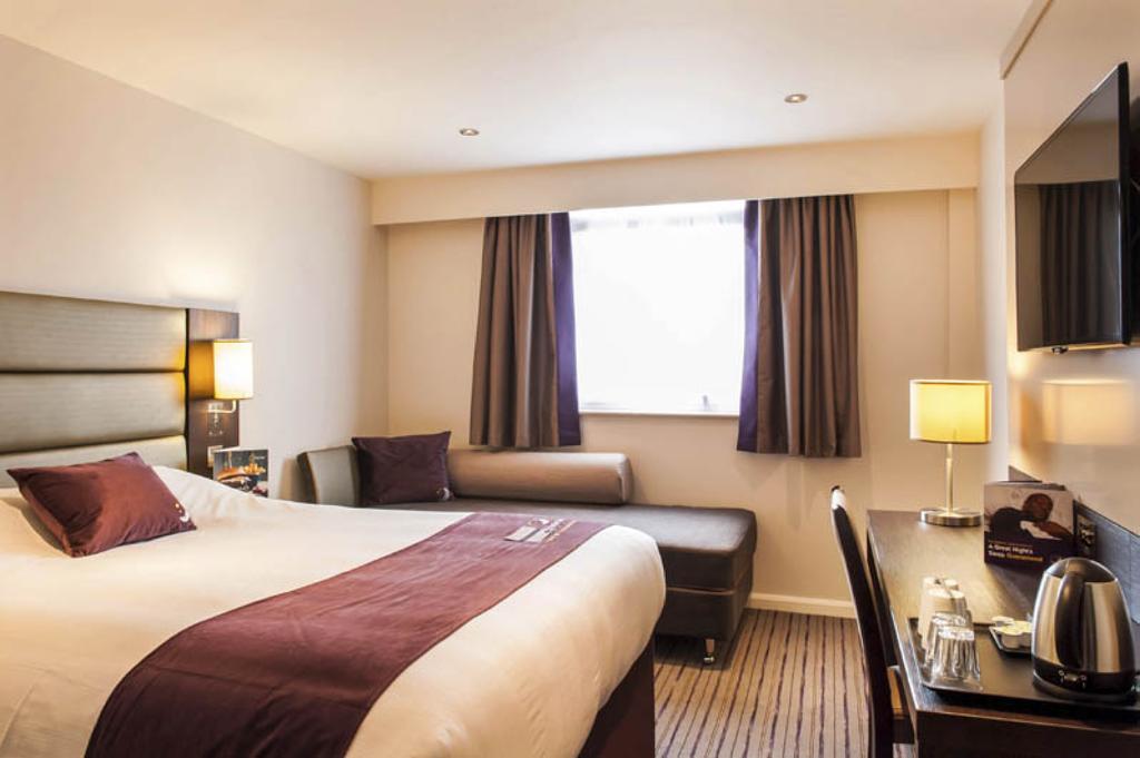 Premier Inn Peterborough - Ferry Meadows Extérieur photo