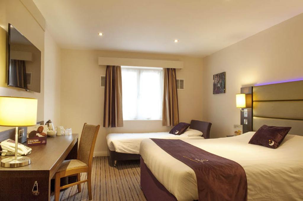 Premier Inn Peterborough - Ferry Meadows Extérieur photo