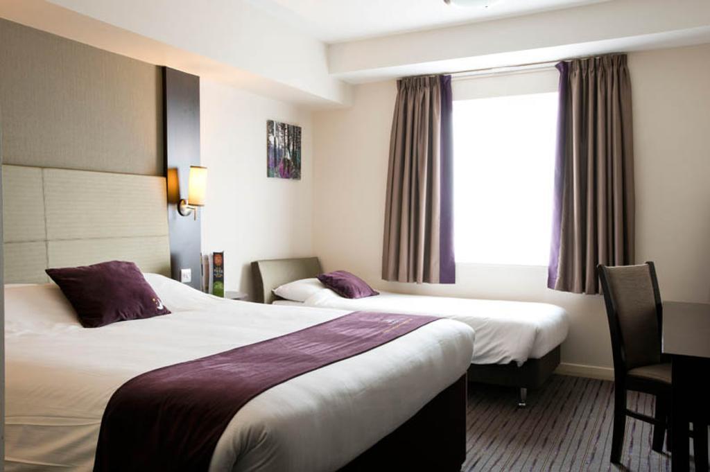 Premier Inn Peterborough - Ferry Meadows Extérieur photo