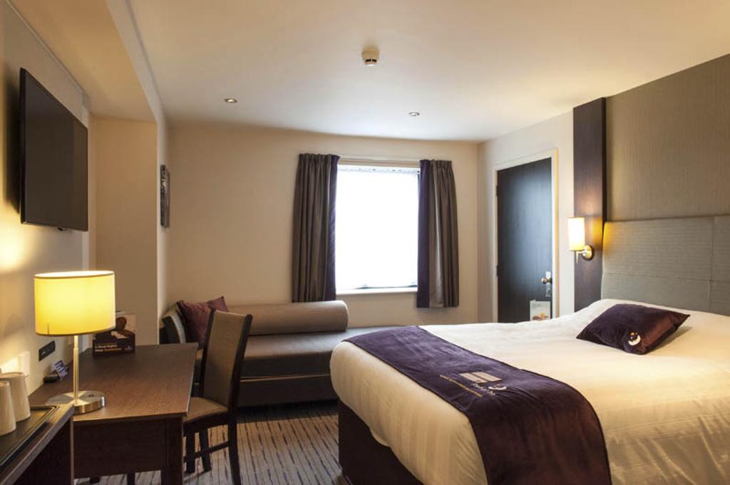 Premier Inn Peterborough - Ferry Meadows Extérieur photo