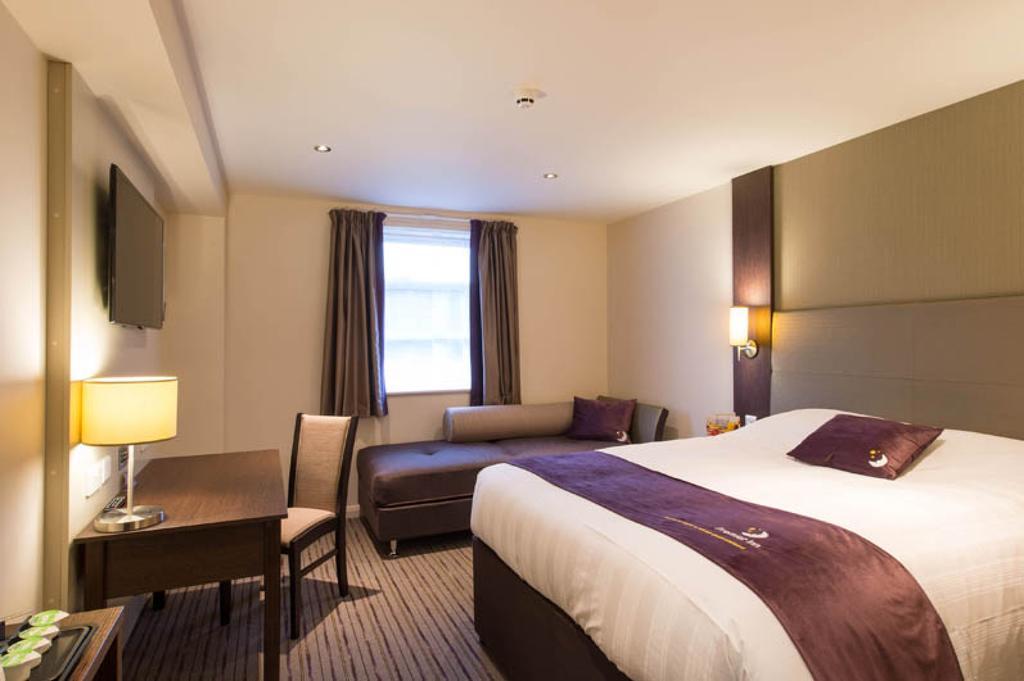 Premier Inn Peterborough - Ferry Meadows Extérieur photo