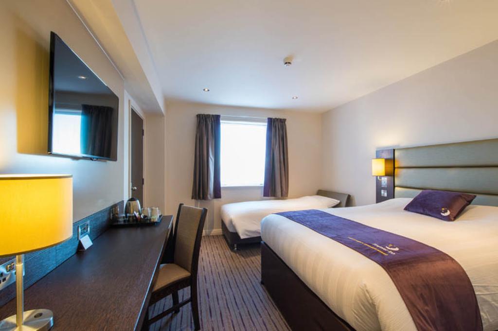 Premier Inn Peterborough - Ferry Meadows Extérieur photo