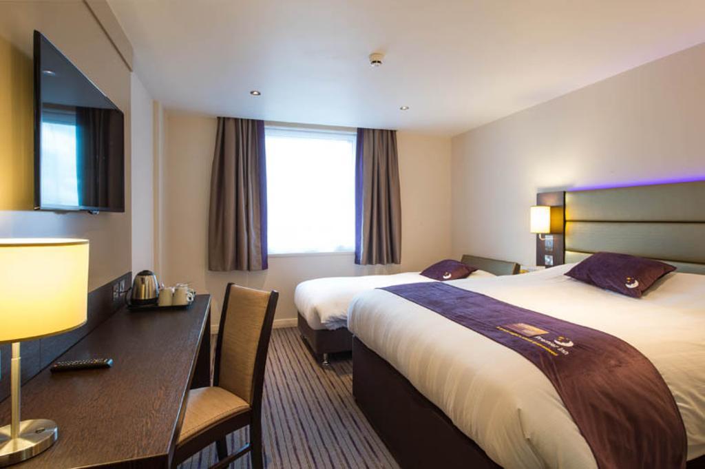 Premier Inn Peterborough - Ferry Meadows Extérieur photo