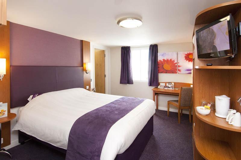 Premier Inn Peterborough - Ferry Meadows Extérieur photo
