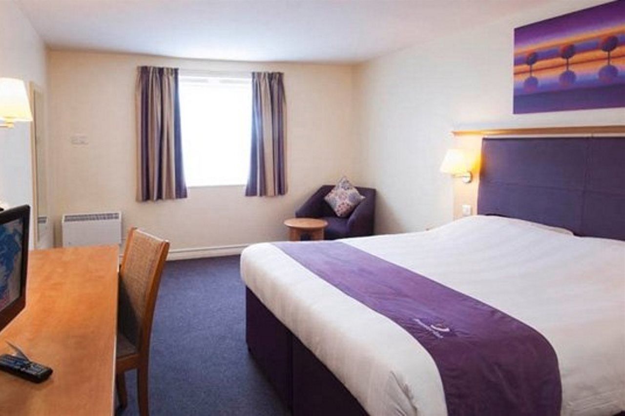 Premier Inn Peterborough - Ferry Meadows Extérieur photo